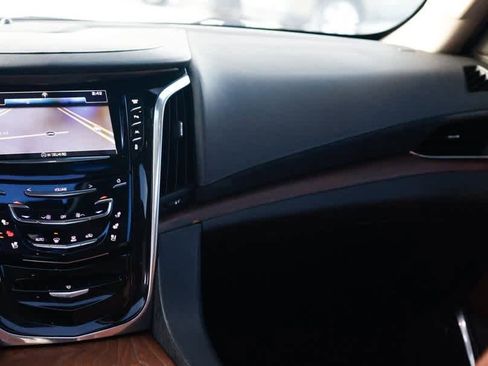 Used 2016 Cadillac Escalade ESV Luxury image 20