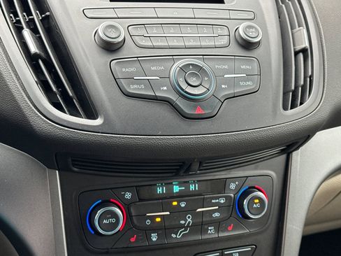 Used 2017 Ford Escape SE image 24