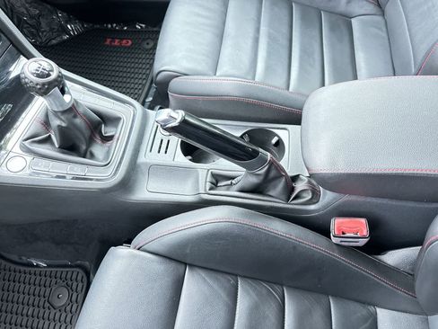 Used 2018 Volkswagen GTI SE w/ SE Leather Package FWD image 17