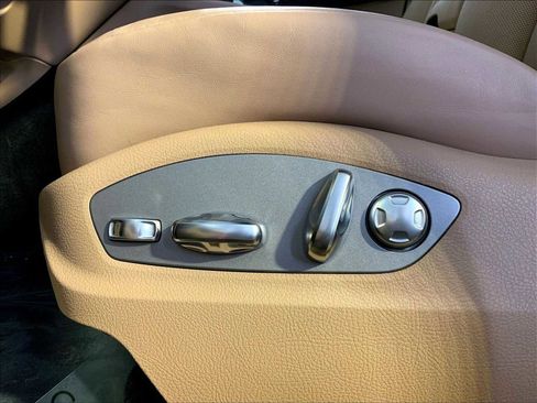 Certified 2025 Porsche Macan image 39