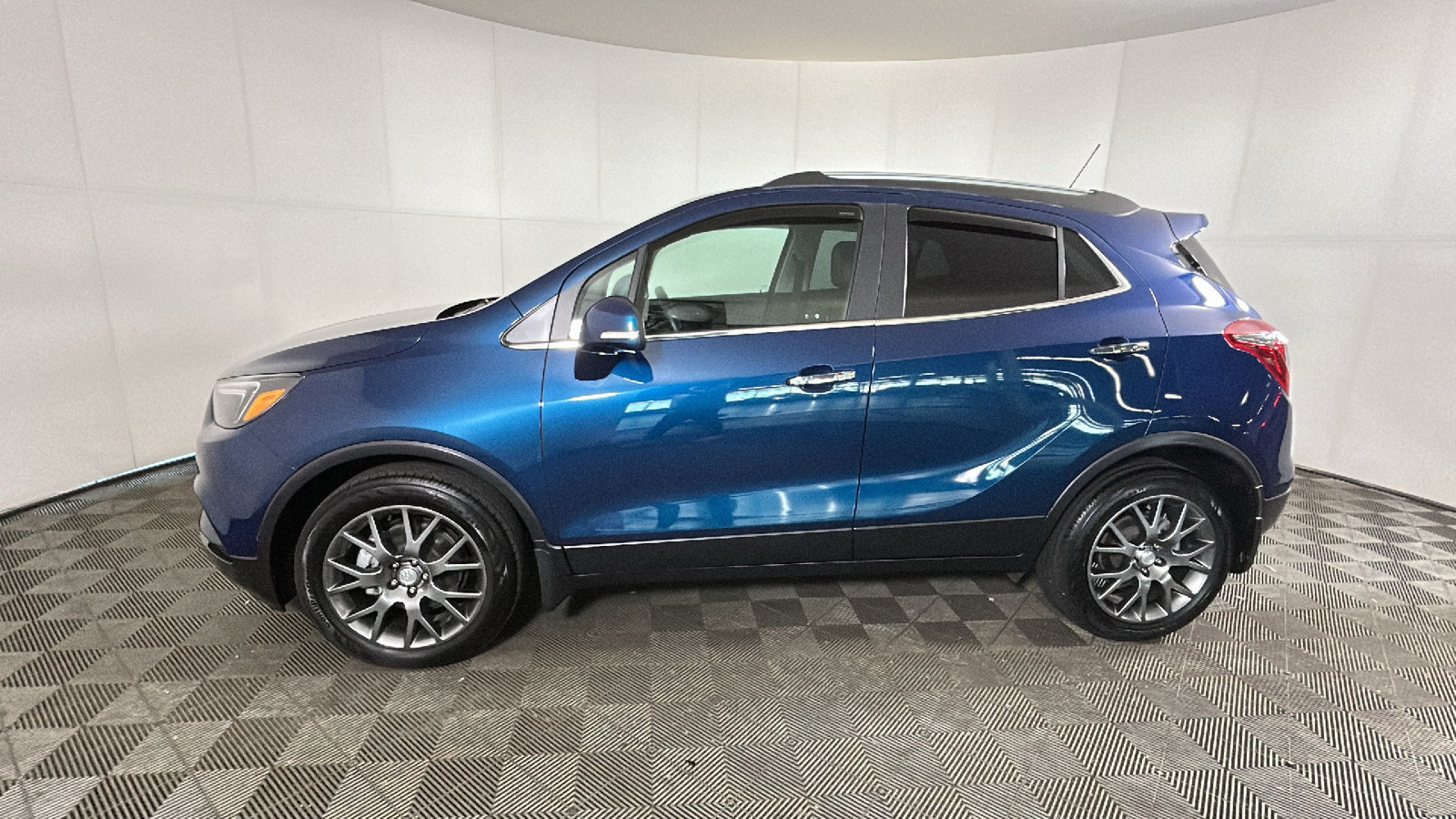 Used 2019 Buick Encore Sport Touring FWD image 7