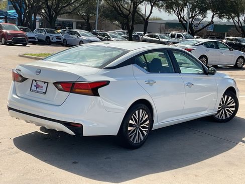 Used 2025 Nissan Altima 2.5 SV image 5
