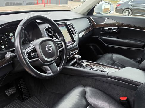 Used 2016 Volvo XC90 T6 Momentum w/ Momentum Plus Package AWD/4WD image 24
