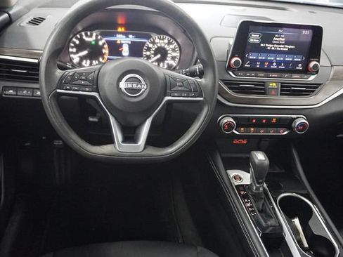 Used 2023 Nissan Altima 2.5 SV FWD image 10