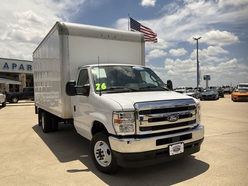 Used 2026 Ford E-450 and Econoline 450 Super Duty w/ Power Equipment Group RWD image 22