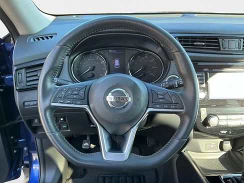 Used 2018 Nissan Rogue SV image 13