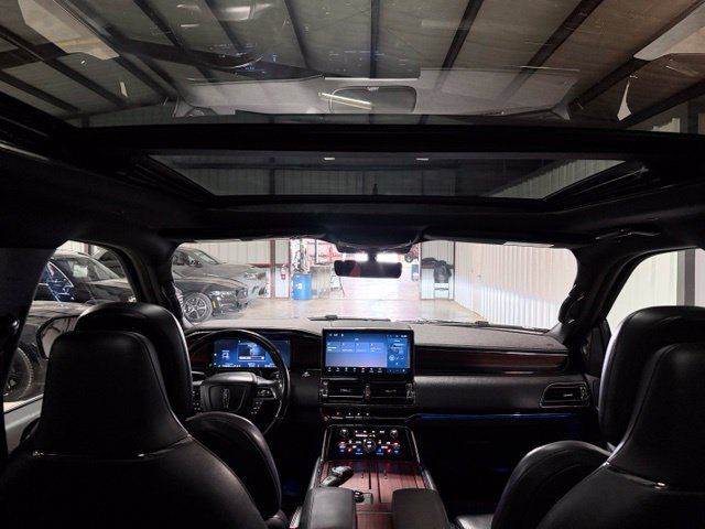 Used 2022 Lincoln Navigator Reserve AWD/4WD image 24