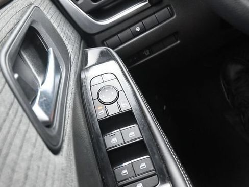 Used 2023 Nissan Rogue SV FWD image 8