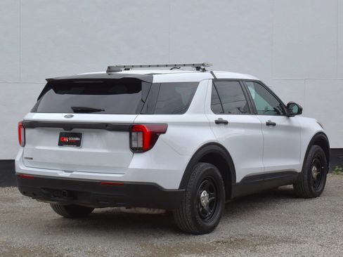 Used 2025 Ford Explorer 4WD Police Interceptor image 9