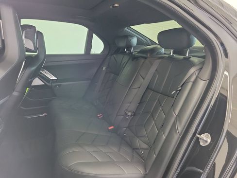 Used 2025 BMW 740i RWD image 11
