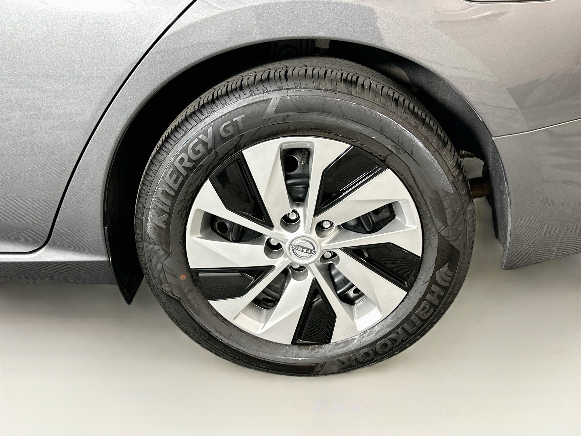 Used 2025 Nissan Altima 2.5 S FWD image 11