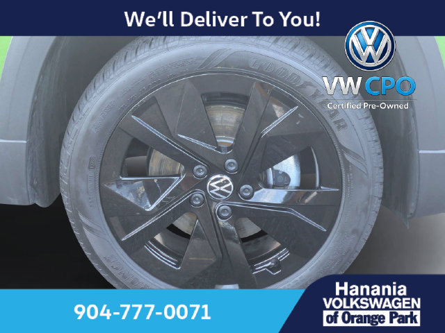Certified 2025 Volkswagen Taos SE FWD image 11