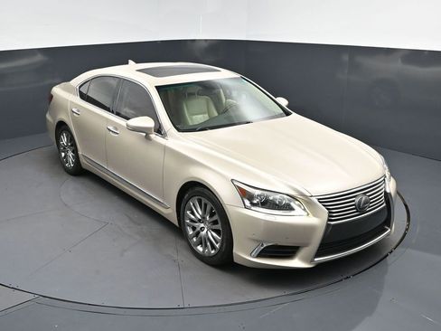 Used 2016 Lexus LS 460 w/ Comfort Package RWD image 1