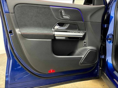 Used 2025 Mercedes-Benz GLA 250 4MATIC image 10