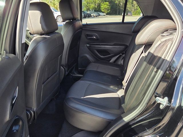 Used 2019 Chevrolet Trax LT w/ Redline Edition AWD/4WD image 11