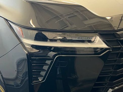Used 2025 Lexus GX 550 w/ Accessory Package (2T) AWD/4WD image 16