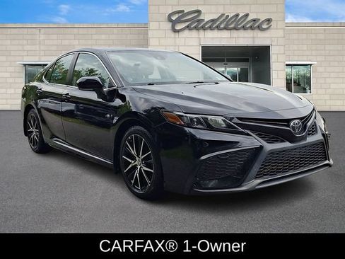Used 2022 Toyota Camry SE FWD image 2