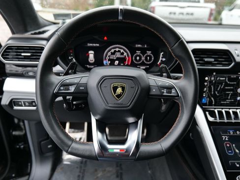 Used 2021 Lamborghini Urus image 18