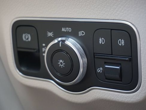 Certified 2025 Mercedes-Benz GLB 250 image 32