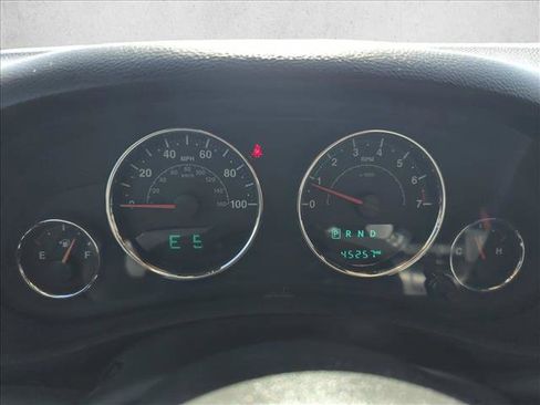 Used 2017 Jeep Wrangler Unlimited Rubicon w/ Connectivity Group image 10