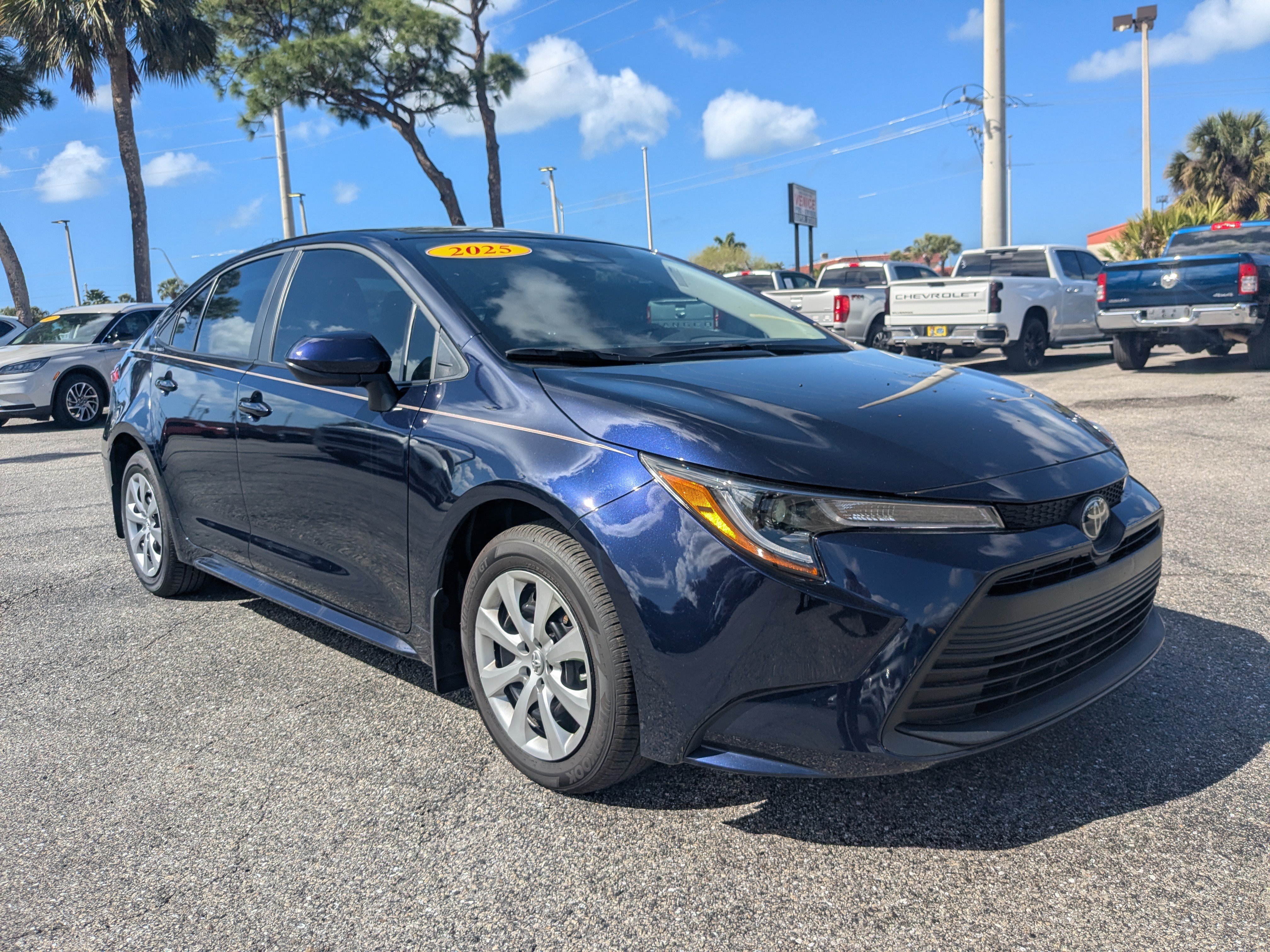 Used 2025 Toyota Corolla LE FWD image 2