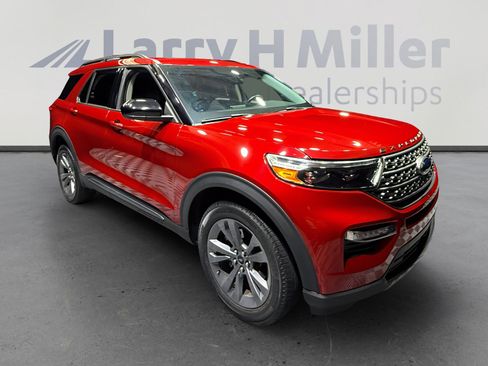 Used 2023 Ford Explorer XLT w/ Equipment Group 202A AWD/4WD image 7