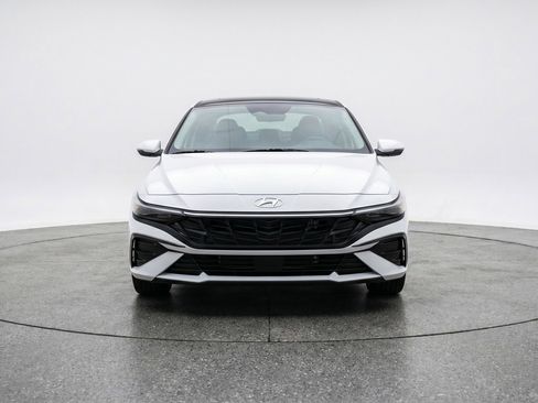 Used 2025 Hyundai Elantra SEL FWD image 2