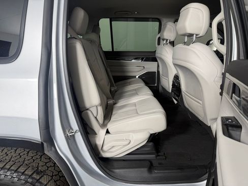 Used 2022 Jeep Wagoneer Series III image 15