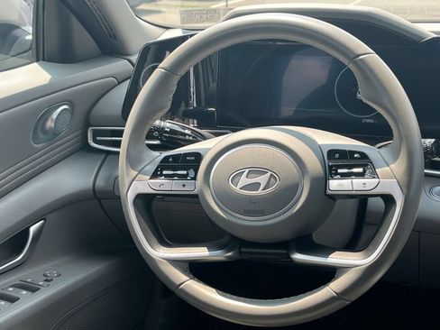Used 2025 Hyundai Elantra SEL FWD image 28