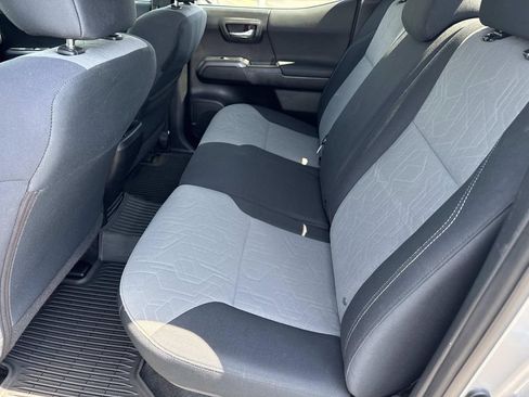 Used 2021 Toyota Tacoma TRD Sport w/ Technology Package image 12