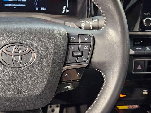 Used 2025 Toyota Camry SE FWD image 28