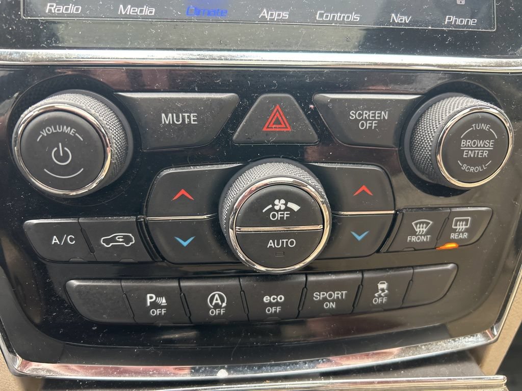 Used 2019 Jeep Grand Cherokee Overland AWD/4WD image 27