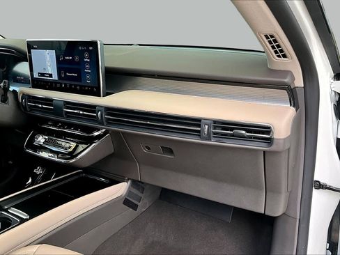 Used 2024 Lincoln Corsair FWD image 17