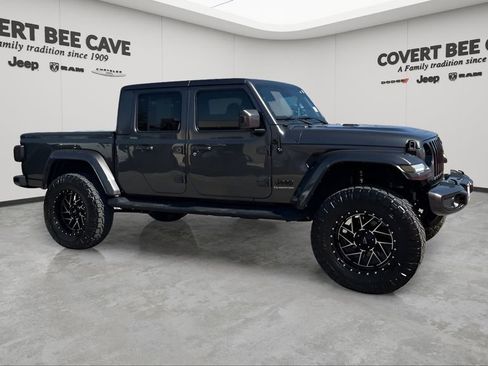 Used 2021 Jeep Gladiator Overland image 12