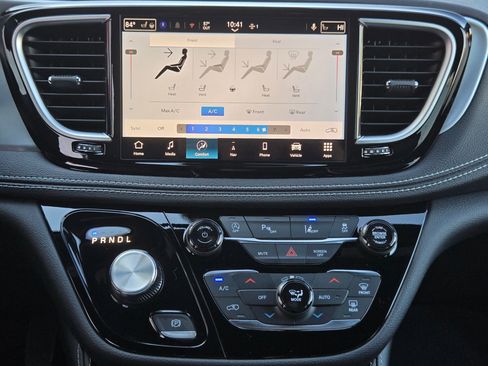 New 2026 Chrysler Pacifica Limited w/ Uconnect Theater Family Group image 12