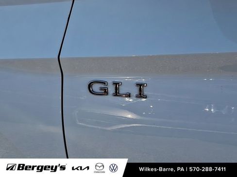 Used 2025 Volkswagen Jetta GLI Autobahn image 32