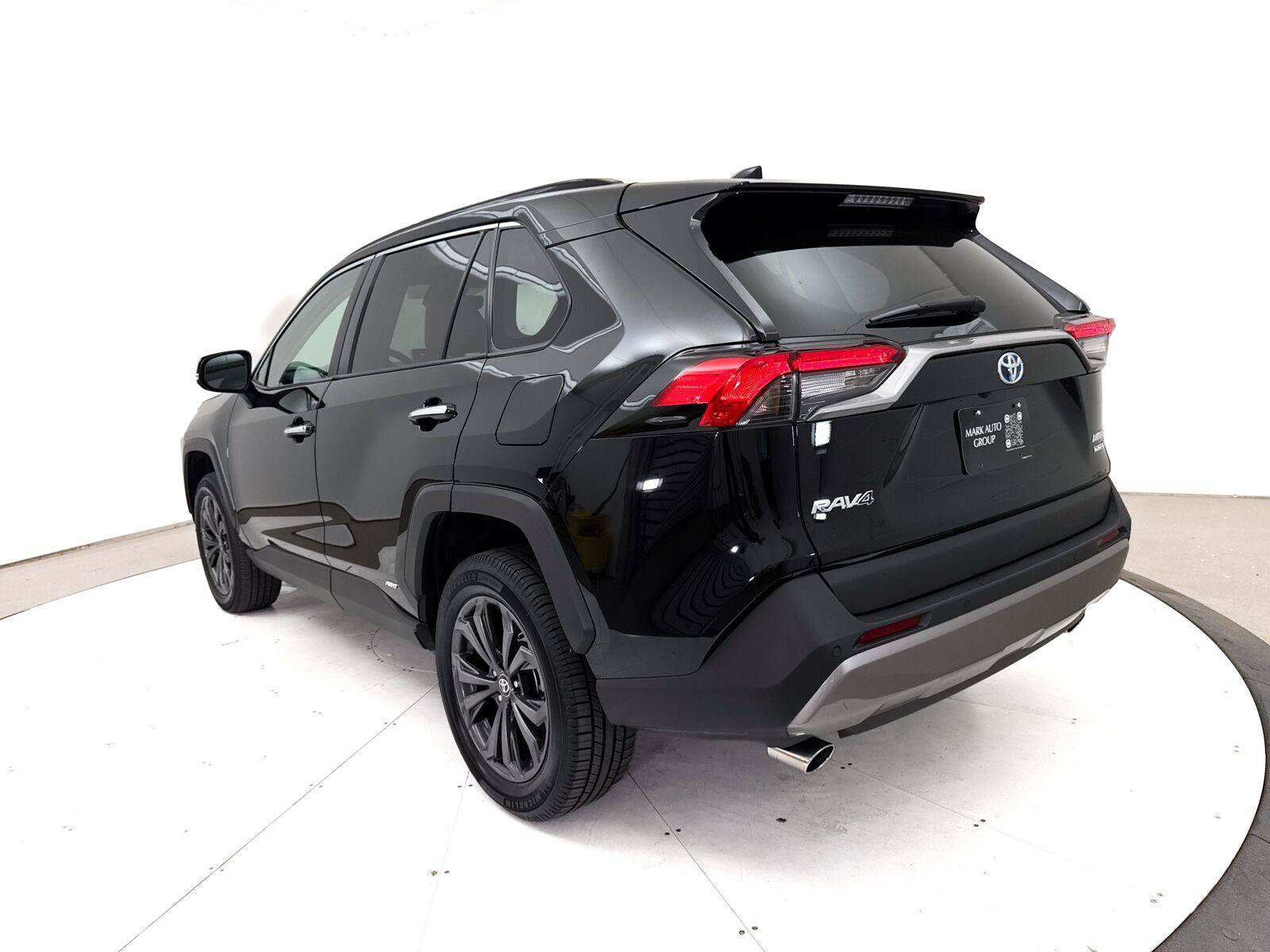 Used 2022 Toyota RAV4 Limited AWD/4WD image 17