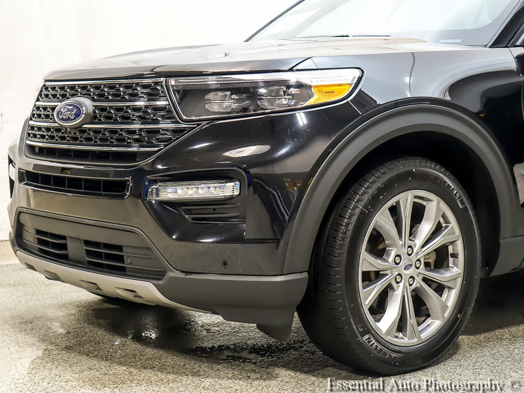 Used 2024 Ford Explorer XLT w/ Equipment Group 202A AWD/4WD image 3