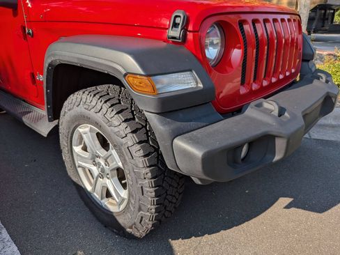 Used 2018 Jeep Wrangler Unlimited Sport S AWD/4WD image 10