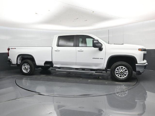 Used 2026 Chevrolet Silverado 2500 LT AWD/4WD image 2