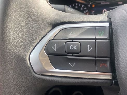 Used 2024 Jeep Compass Latitude image 18