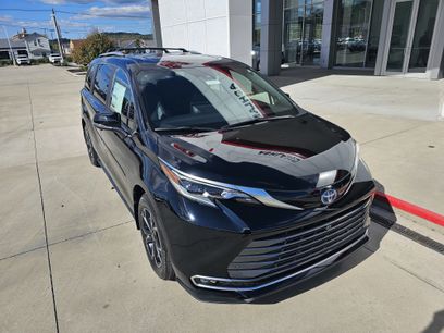 New 2025 Toyota Sienna Platinum