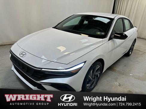 Used 2025 Hyundai Elantra SEL w/ Cargo Package image 3