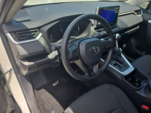 Used 2025 Toyota RAV4 XLE FWD image 15