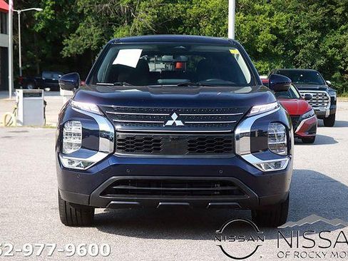Used 2024 Mitsubishi Outlander FWD image 2
