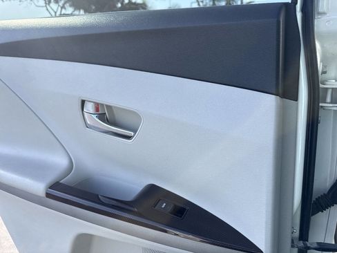 Used 2011 Toyota Venza FWD image 24