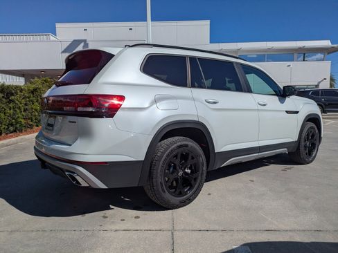 New 2026 Volkswagen Atlas Peak Edition AWD/4WD image 5