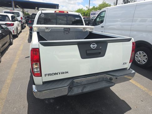 Used 2019 Nissan Frontier SV RWD image 2