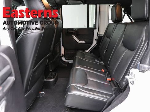 Used 2015 Jeep Wrangler Unlimited Sahara w/ Connectivity Group AWD/4WD image 23