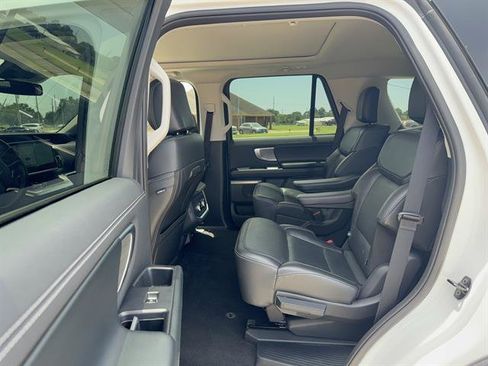 Used 2025 Ford Expedition Platinum AWD/4WD image 10